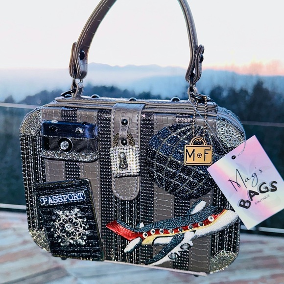 Mary Frances: Beaded Travel Passport Camera Bag - Picture 4 of 16